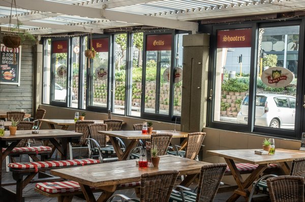 Which Features Make a Blender Perfect for Crushing Ice for Cocktails?